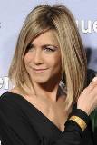 Jennifer Aniston mirando a la Derecha